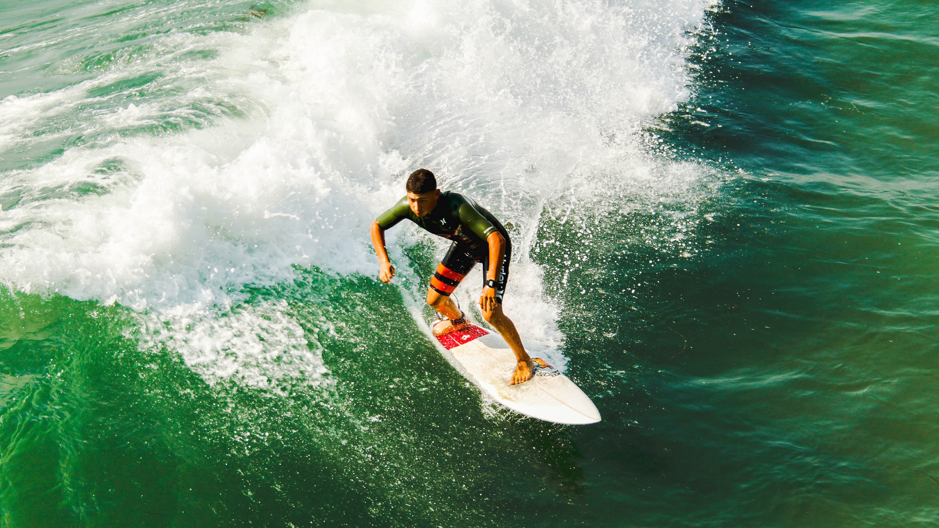 天梯攀岩赛，突破极限登顶最高峰，攀岩难度赛道